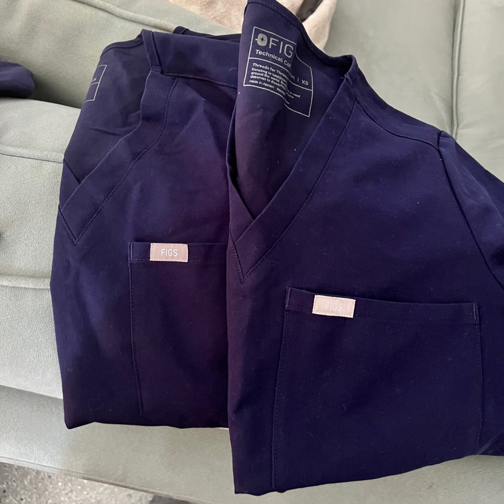Women’s FIGS Scrub Top